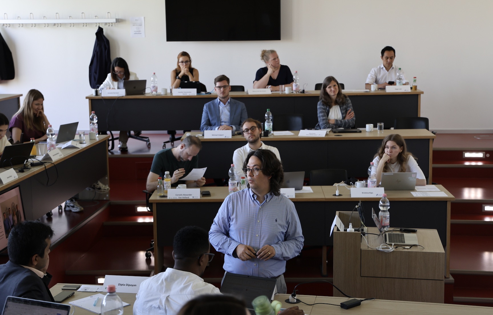 Martin-Sebastian Abel teaching in the Certified Expert in Sustainable Finance programme at Frankfurt School of Finance & Management